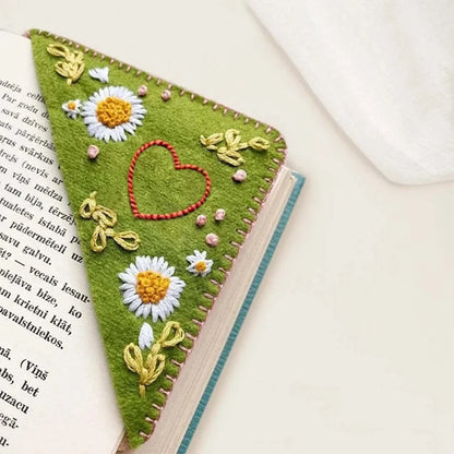 kidorac™ Personalized Hand Embroidered Corner Bookmark